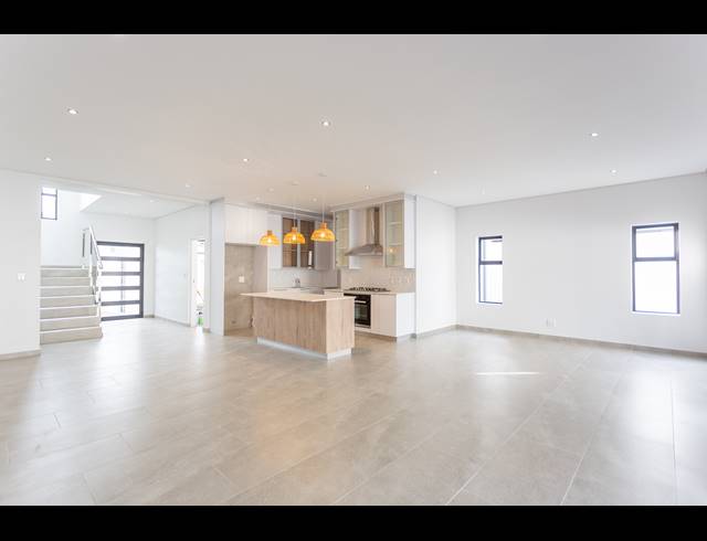 4 BEDROOM FREEHOLD FOR SALE IN PARKLANDS NORTH